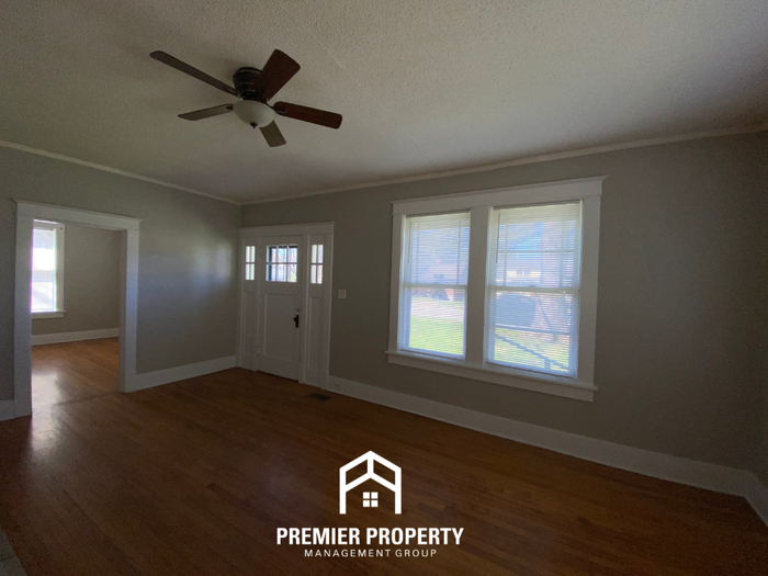 696 N Willett St - Photo 2 of 20