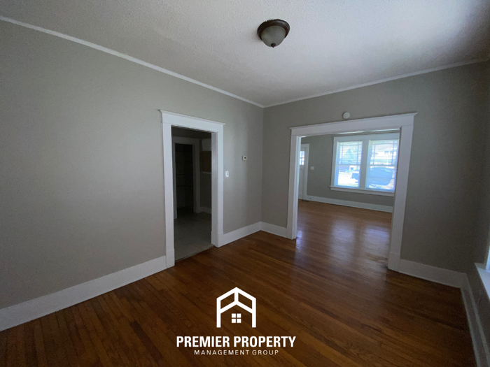 696 N Willett St - Photo 4 of 20