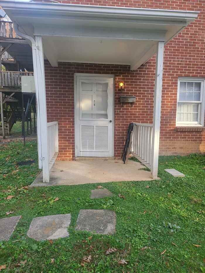 451 Montgomery Ave #5 - Photo 3 of 14