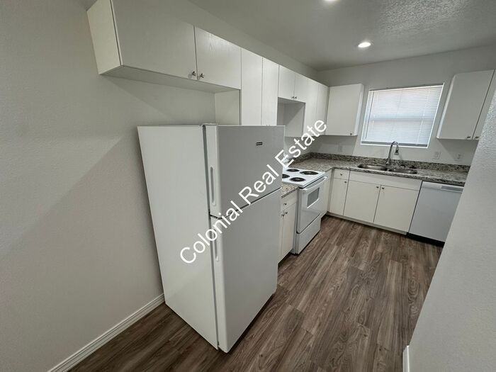 320 Cortez #B - Photo 3 of 11