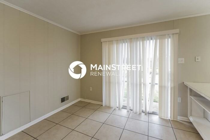 2812 Lake Park Rd - Photo 6 of 16