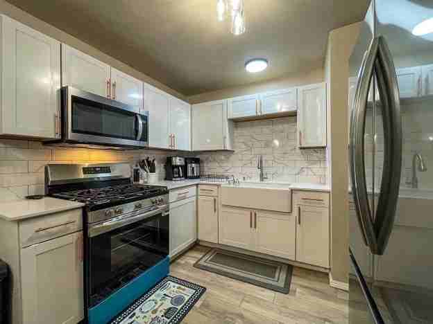 923 East Virginia Avenue - Photo 3 of 18