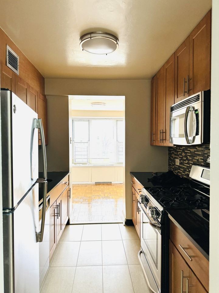 6700 192nd St #300 - Photo 3 of 9