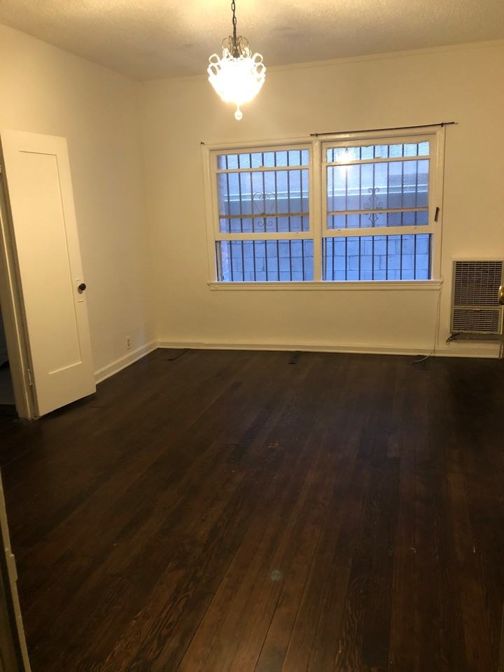 545 S Hobart Blvd #107