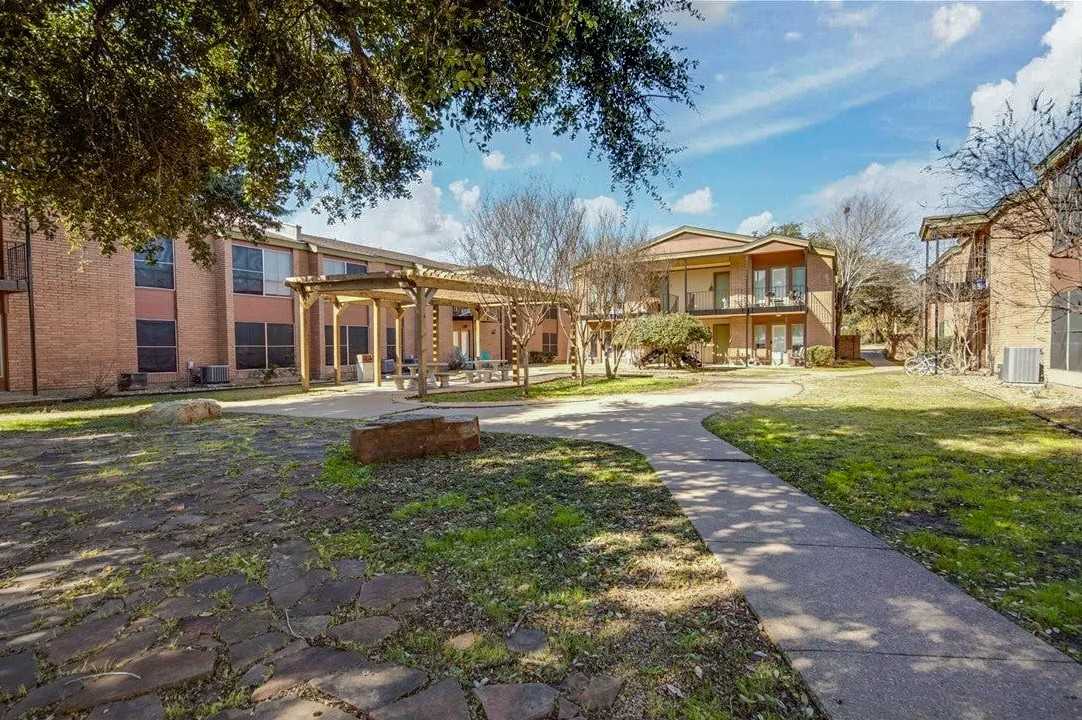 611 S Ennis St #37 - Photo 3 of 10