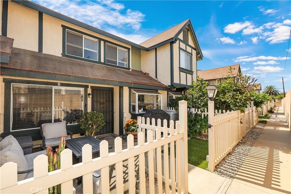 13313 Meyer Rd #B - Photo 3 of 36