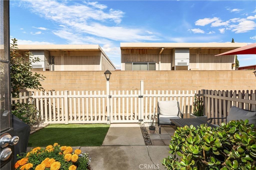 13313 Meyer Rd #B - Photo 5 of 36