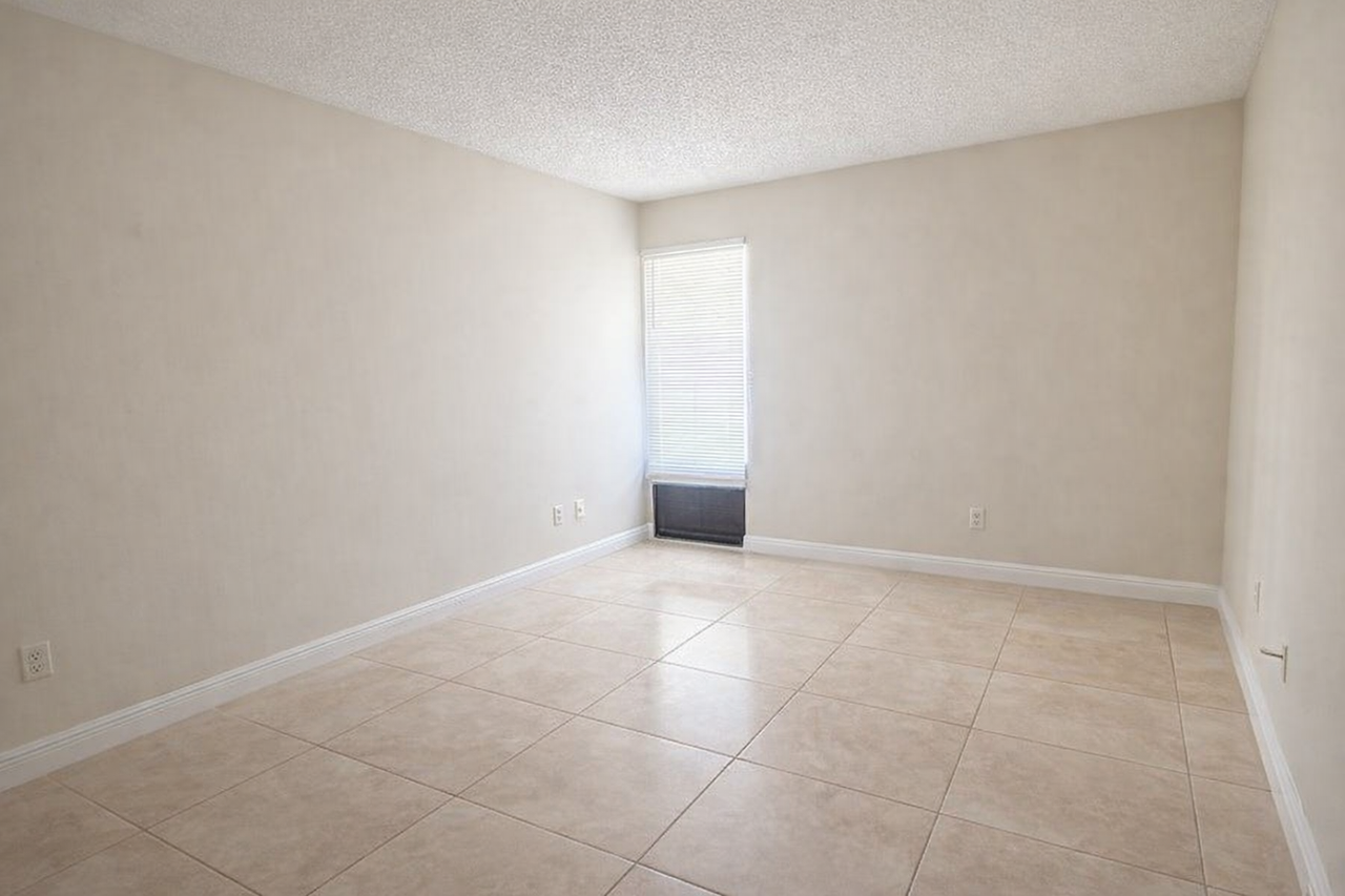 5981 Forest Hill Blvd #2 - Photo 4 of 9