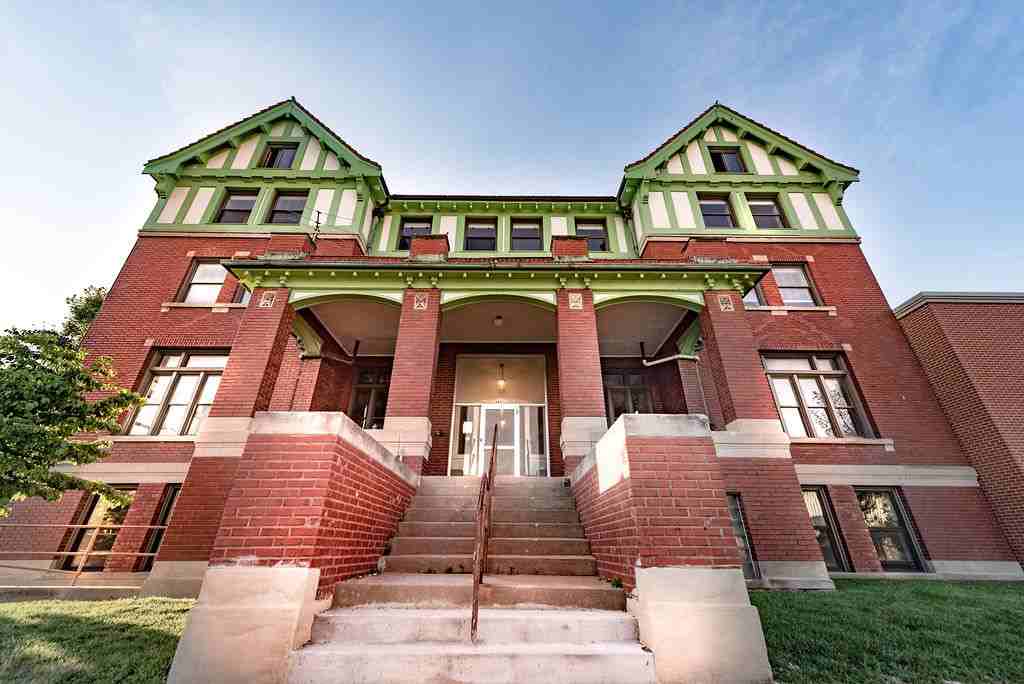 325 Commercial St #101 - Photo 4 of 6