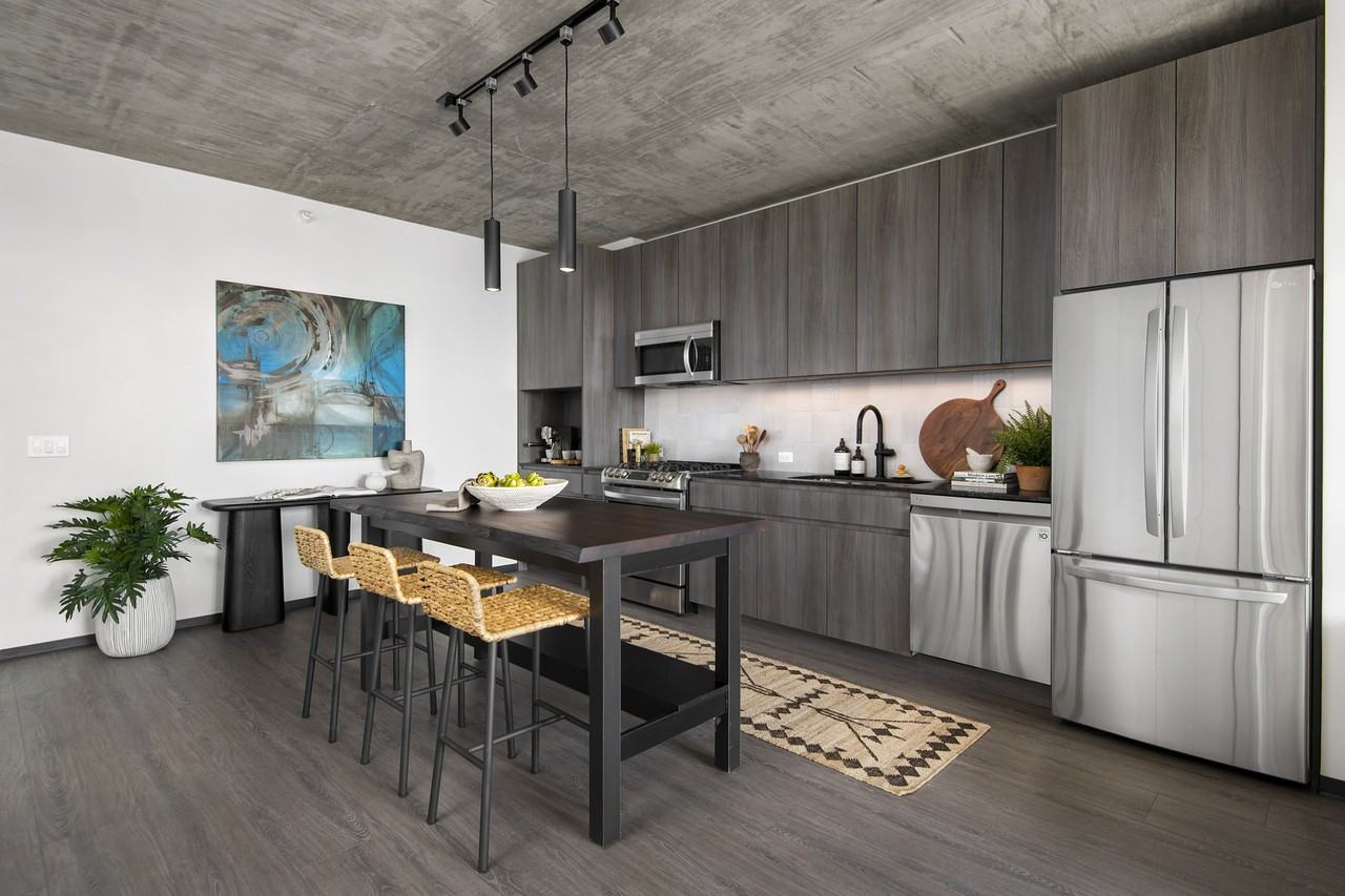 1380 W Randolph St #913 - Photo 4 of 7