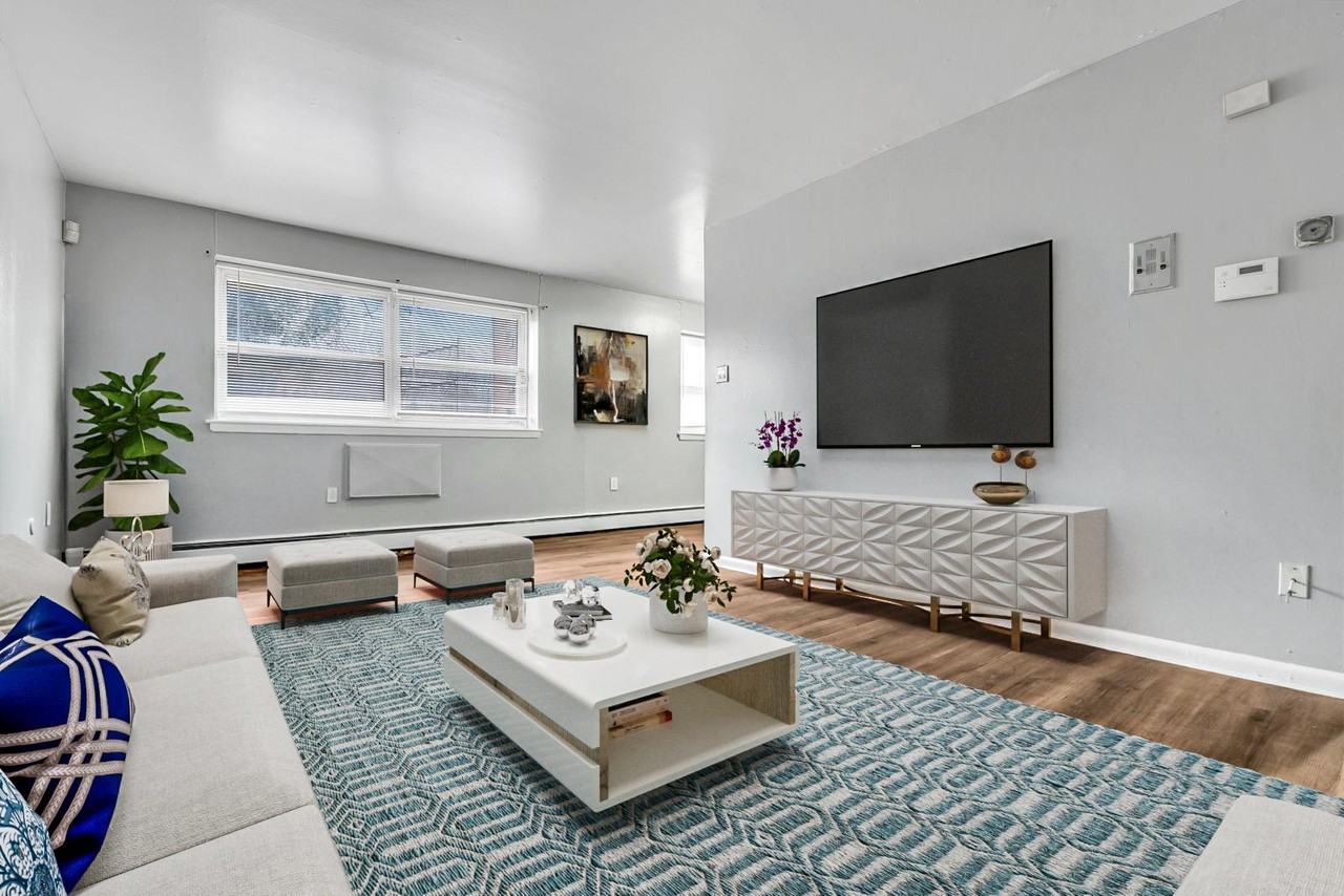 910 W Spencer Ave #1 - Photo 3 of 8