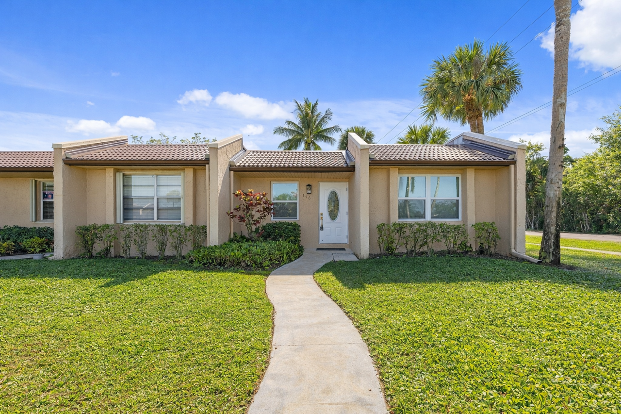 256 Lake Meryl Dr #256 - Photo 2 of 11