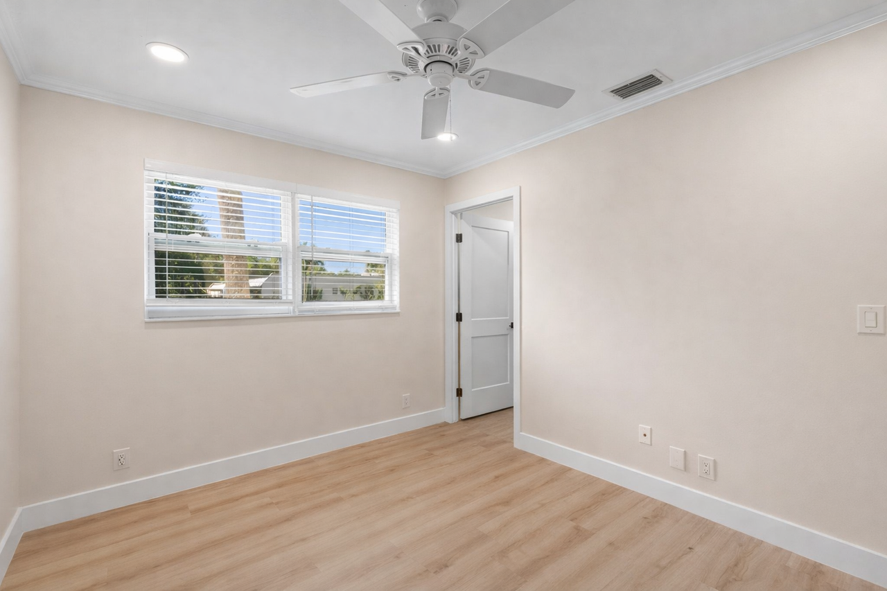 256 Lake Meryl Dr #256 - Photo 3 of 11