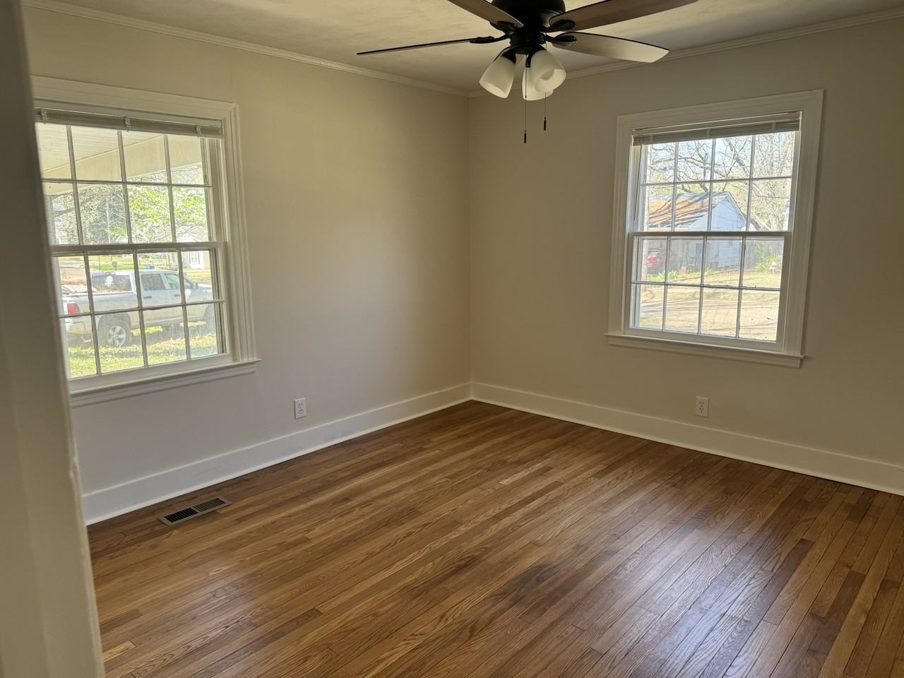 325A E Sherrod Ave #325A - Photo 4 of 17