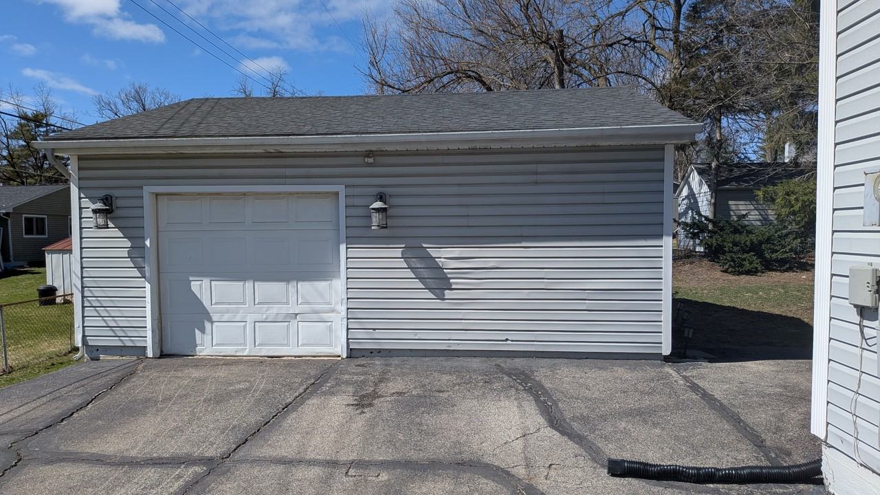 4975 Comstock St #NA - Photo 3 of 19