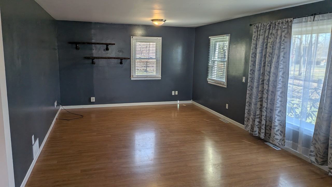 4975 Comstock St #NA - Photo 4 of 19