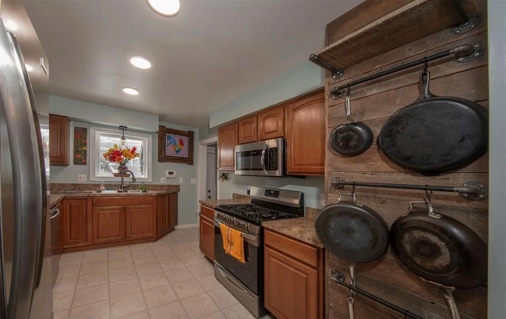 4975 Comstock St #NA - Photo 6 of 19