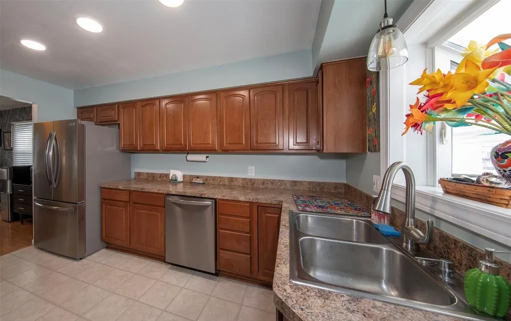 4975 Comstock St #NA - Photo 7 of 19