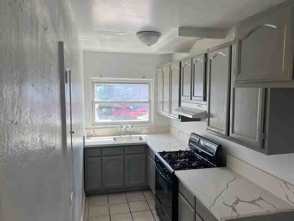 1056 Cedar Ave #SYJ - Photo 3 of 9