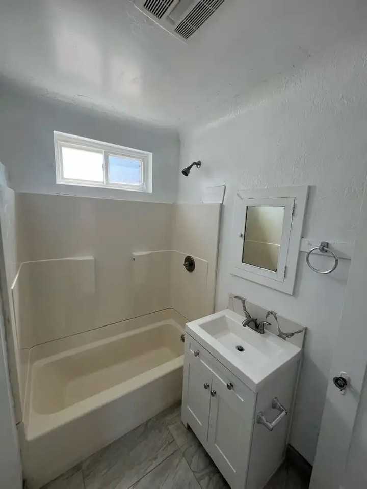 1056 Cedar Ave #SYJ - Photo 5 of 9