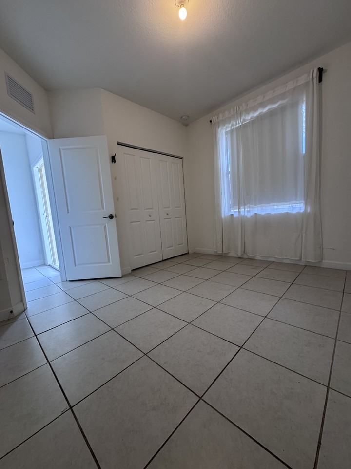 11852 Sw 245th Ter - Photo 2 of 20