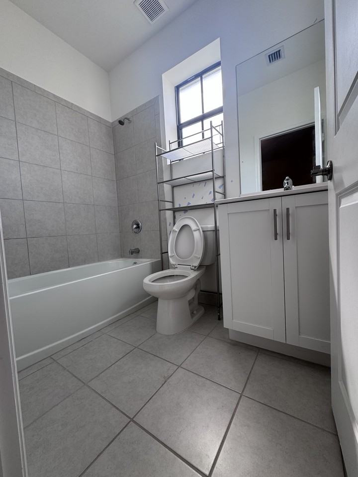 11852 Sw 245th Ter - Photo 3 of 20