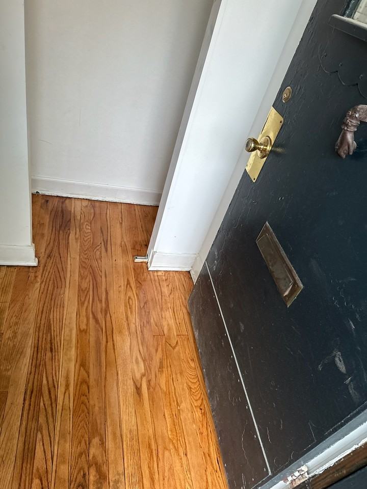 9522 S Vanderpoel Ave - Photo 2 of 8