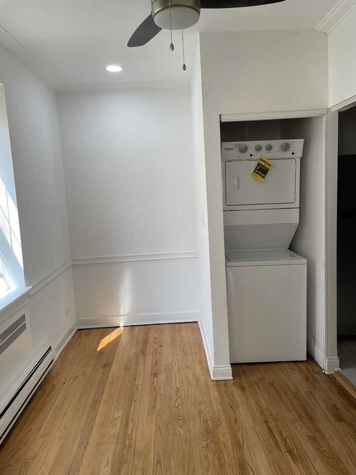 9522 S Vanderpoel Ave - Photo 4 of 8