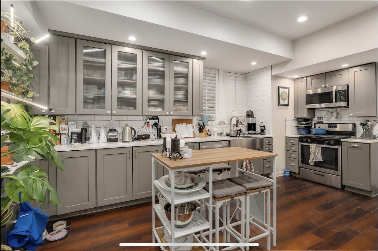 7525 N Claremont Ave #G - Photo 2 of 15