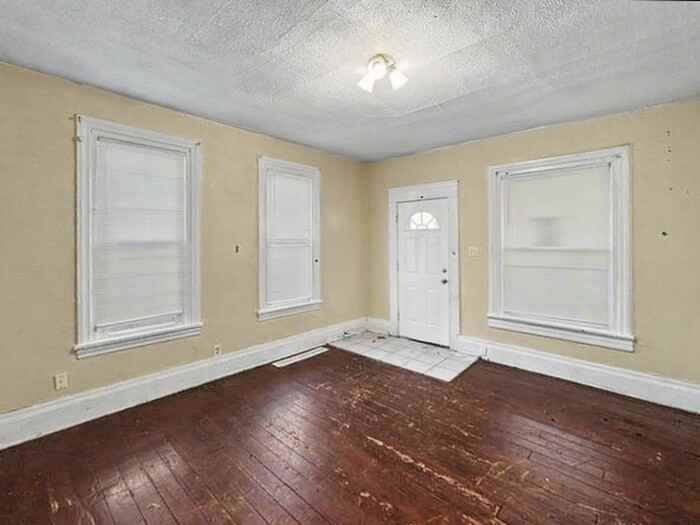 490 Gage St - Photo 2 of 41