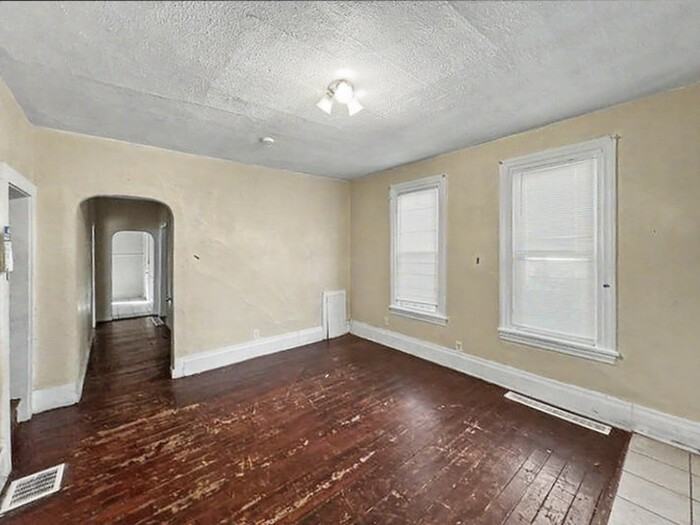 490 Gage St - Photo 3 of 41