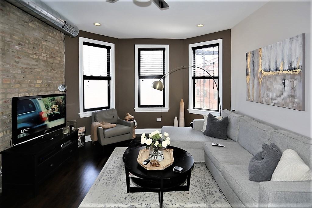 2019 N Hoyne Ave #2R - Photo 3 of 21