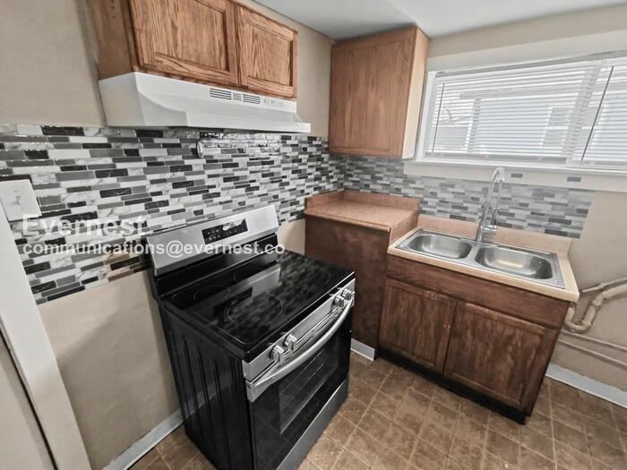 1924 Blackford St #A - Photo 3 of 21