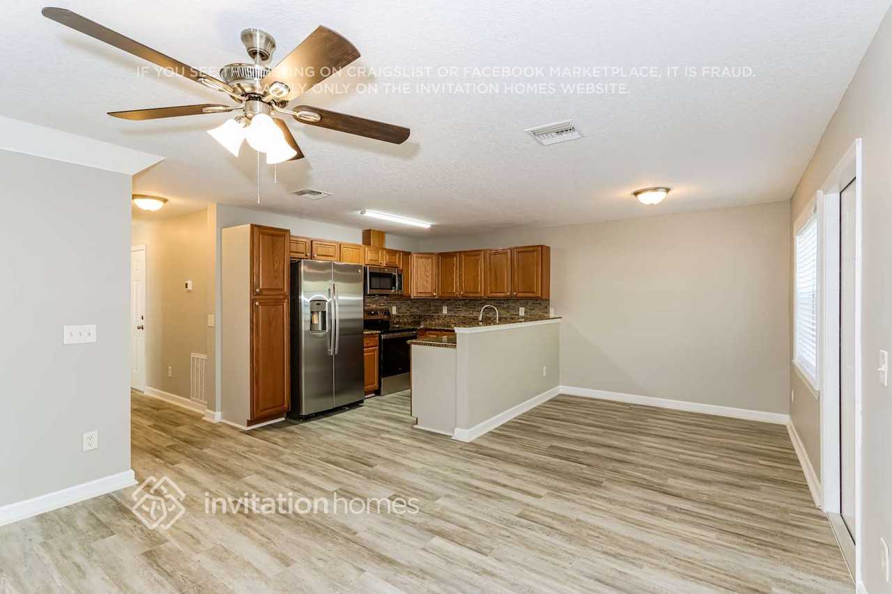 148 Carol Susan Ln - Photo 4 of 18