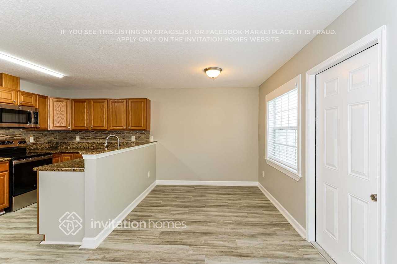 148 Carol Susan Ln - Photo 6 of 18