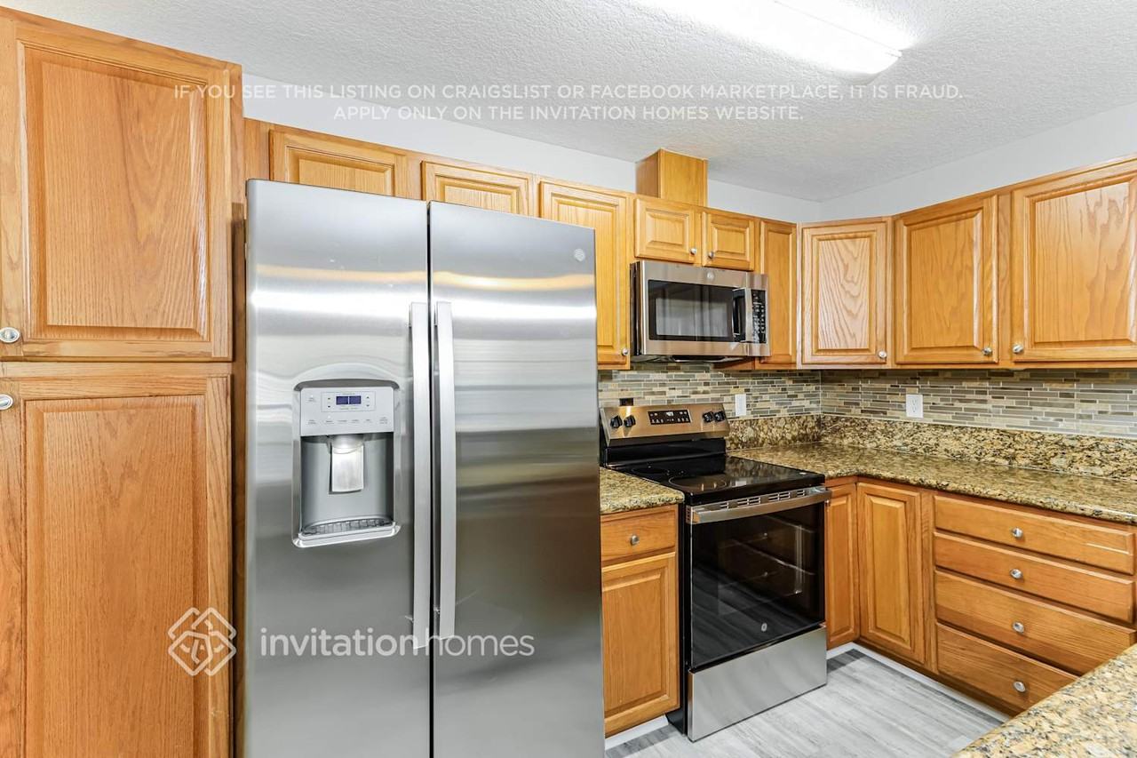 148 Carol Susan Ln - Photo 7 of 18