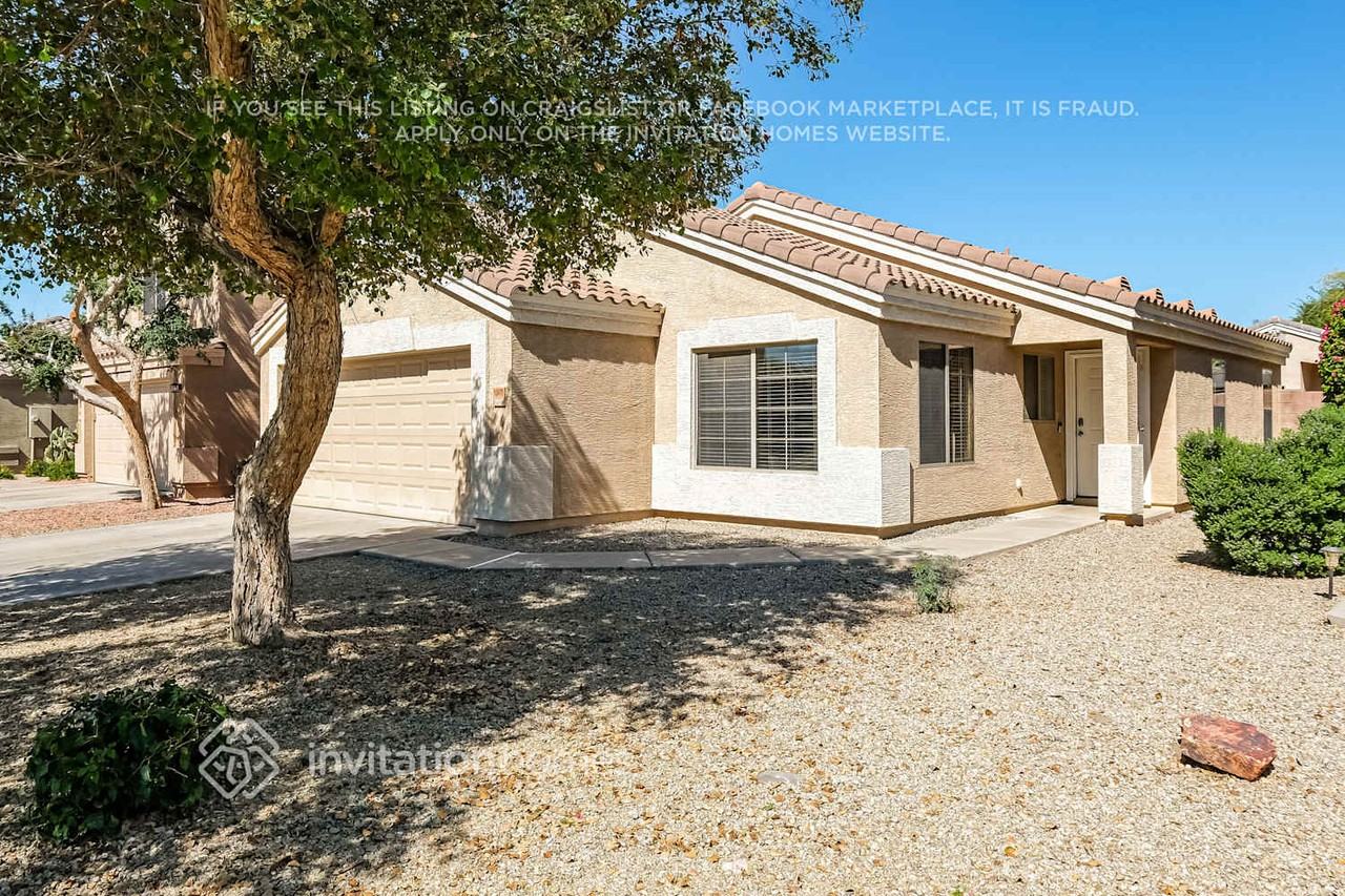 12470 W Redfield Rd - Photo 3 of 17