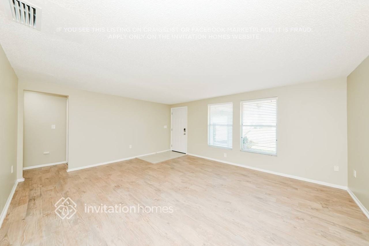 1240 Waterside Ln - Photo 3 of 17