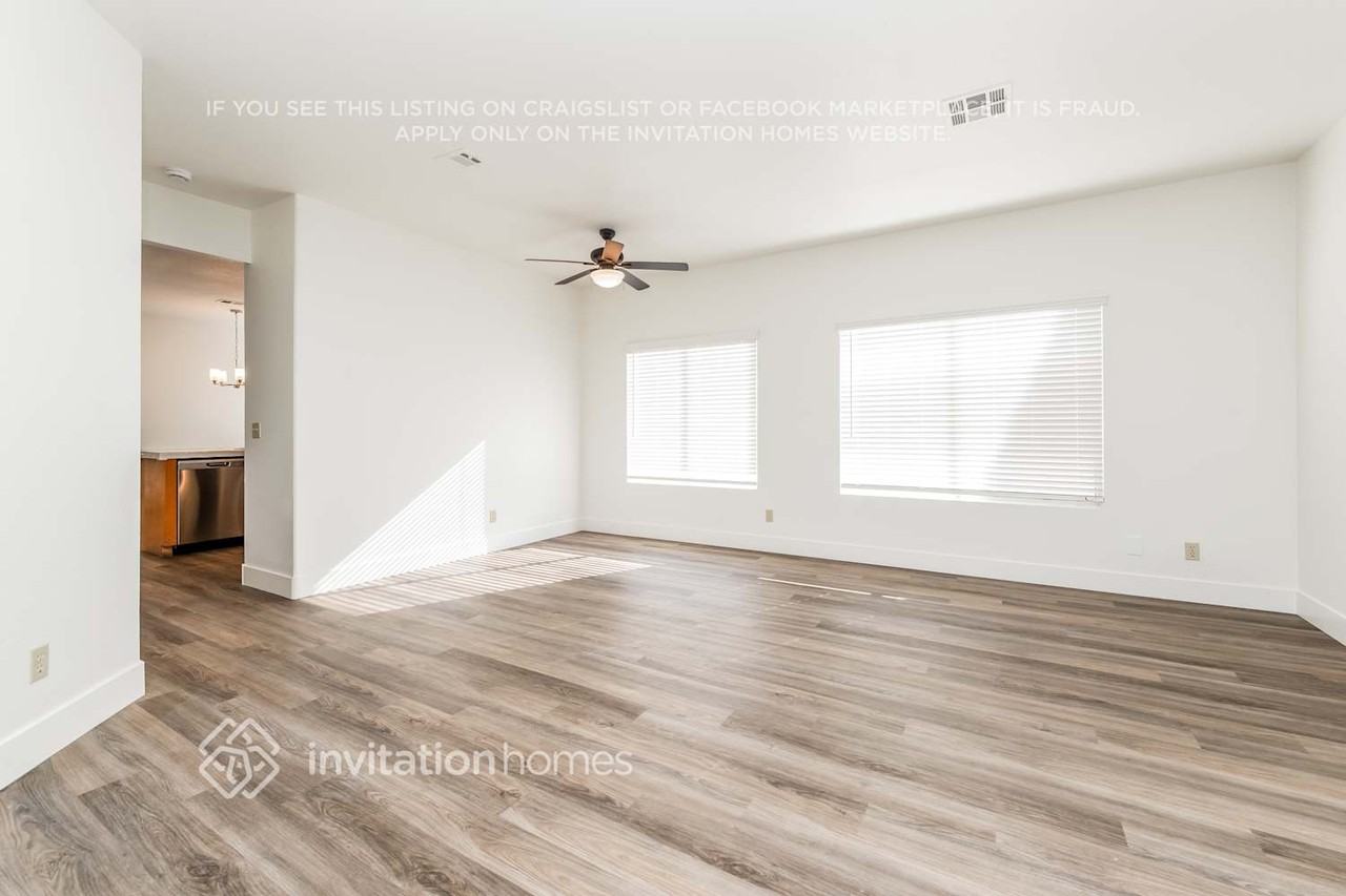 8324 Grand Pacific Dr - Photo 4 of 18