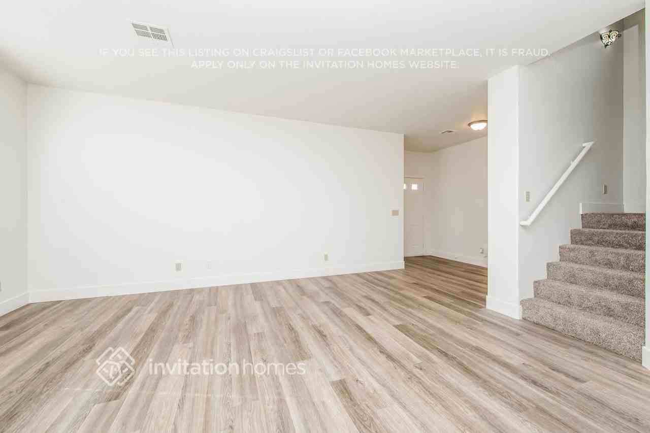 8324 Grand Pacific Dr - Photo 5 of 18