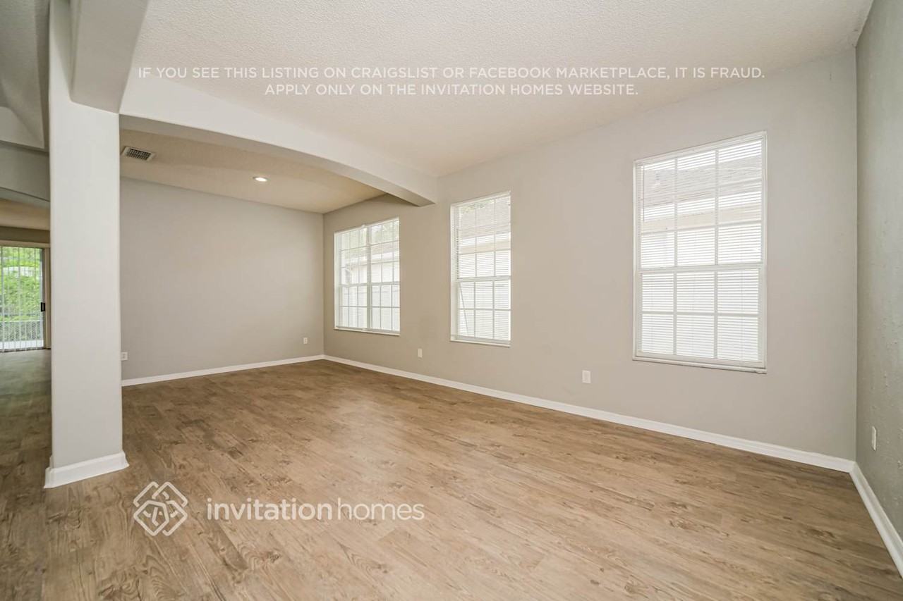 1952 Bridgeview Cir - Photo 3 of 17