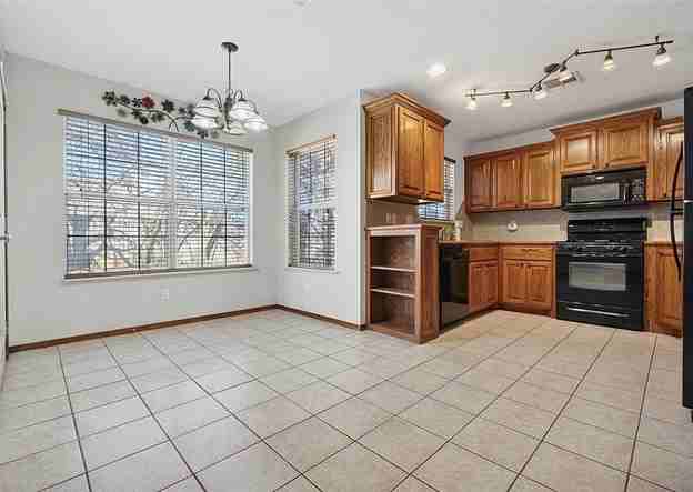 810 East Kc Court - Photo 3 of 20