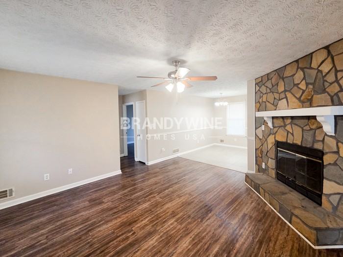 235 Winston Dr - Photo 4 of 18