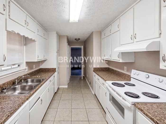 235 Winston Dr - Photo 5 of 18