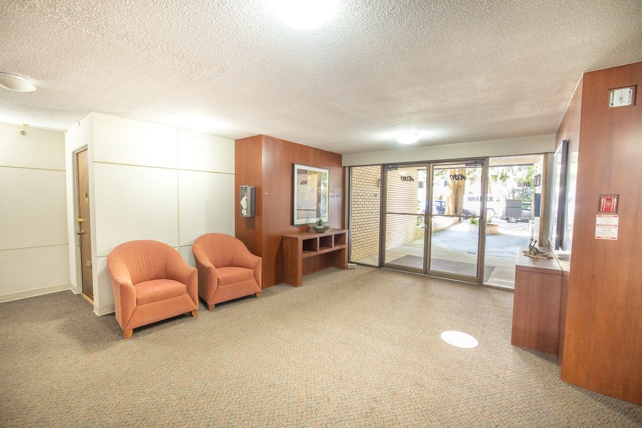 Mark Elle - Photo 2 of 3