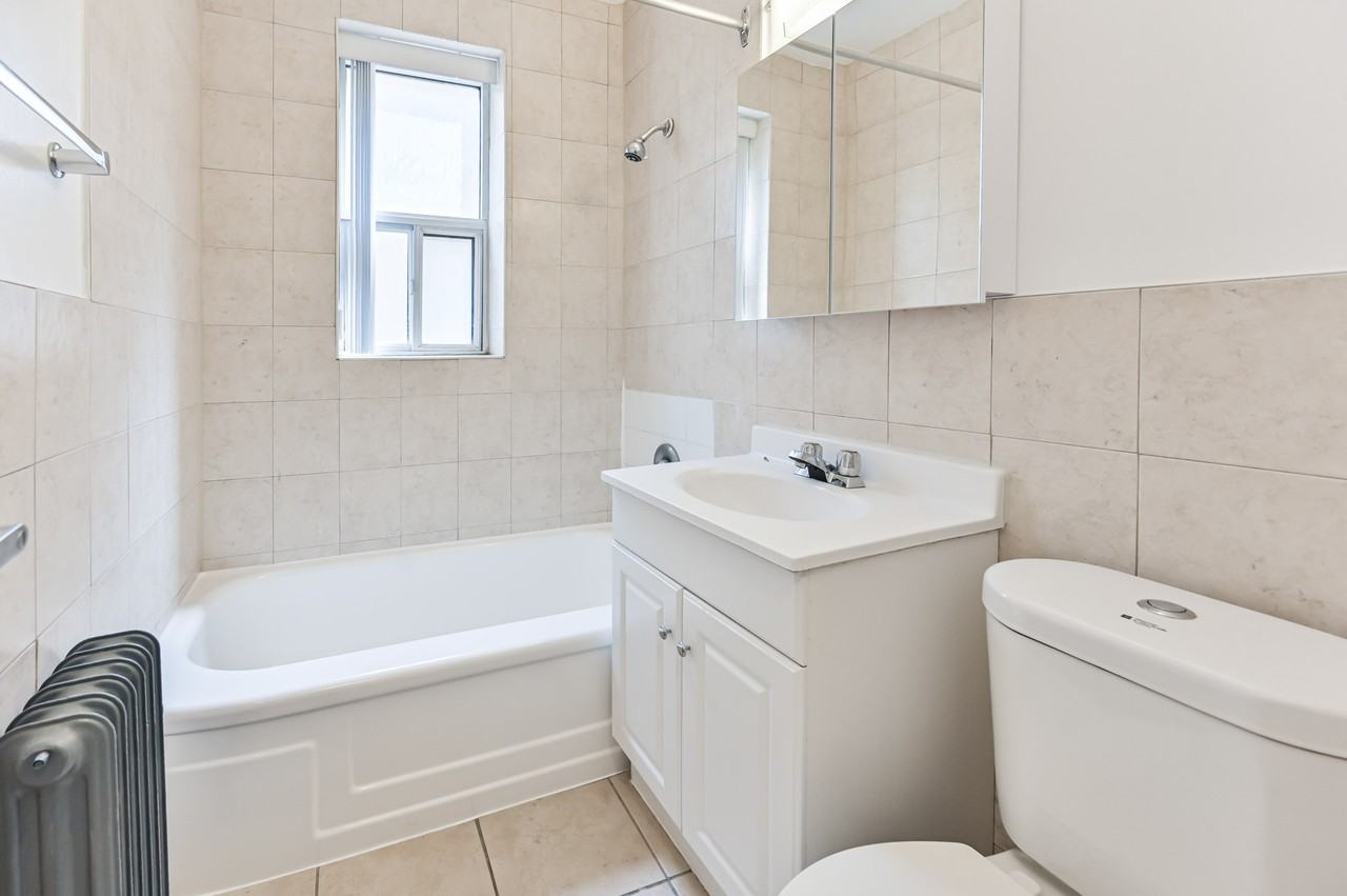 153 St. George - Photo 3 of 7