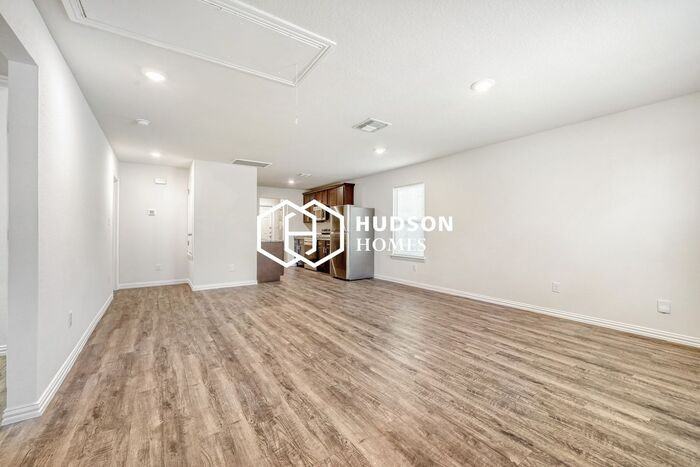 528 E New Braunfels St - Photo 4 of 14