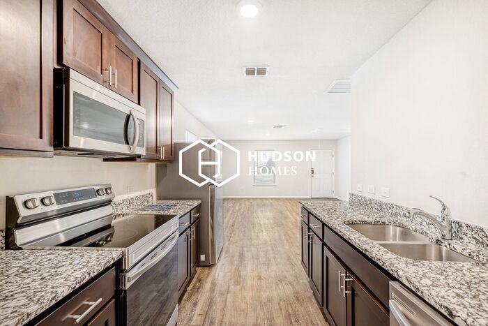 528 E New Braunfels St - Photo 6 of 14