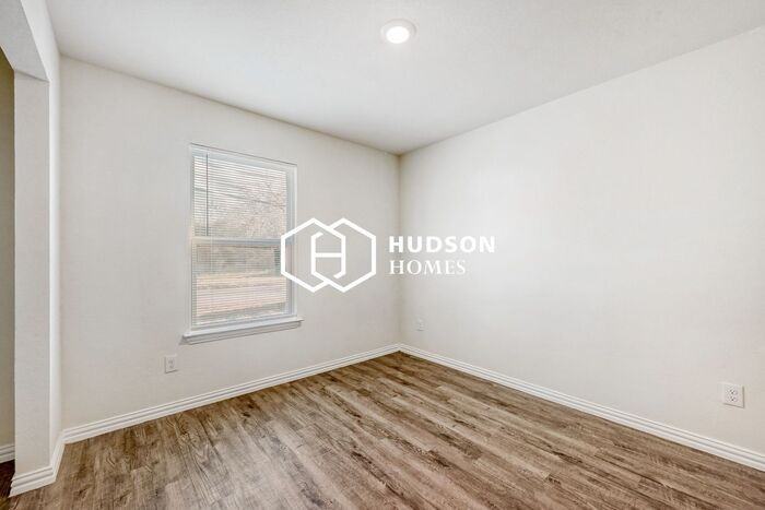 528 E New Braunfels St - Photo 7 of 14