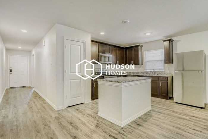 5602 Bacher St - Photo 4 of 14